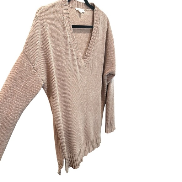 Reborn J Tan V-Neck Sweater with Ribbed Detailing - Picture 4 of 9